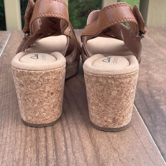 Clarks Women's  Giselle Glow Nubuck Leather Wedge Sandals Tan 8M - Picture 6 of 7